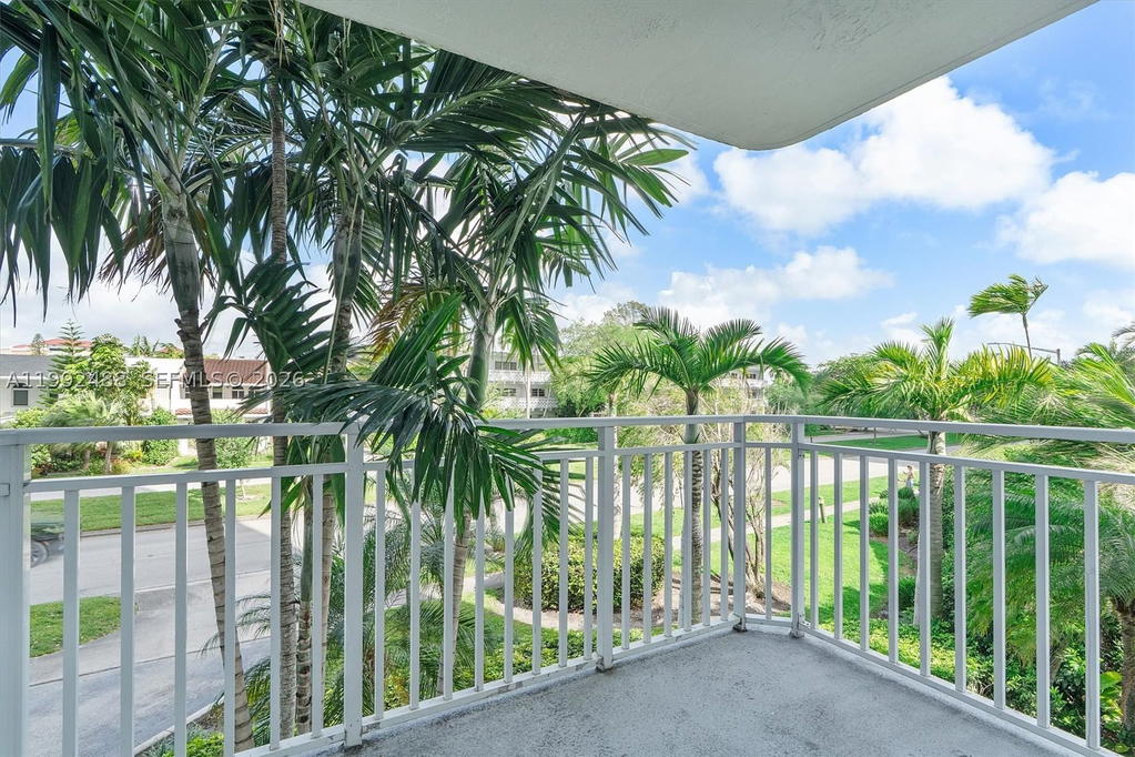 Real estate property located at 2100 Sans Souci Blvd B111, Miami-dade, Bayview Towers Condo Sout, North Miami, FL