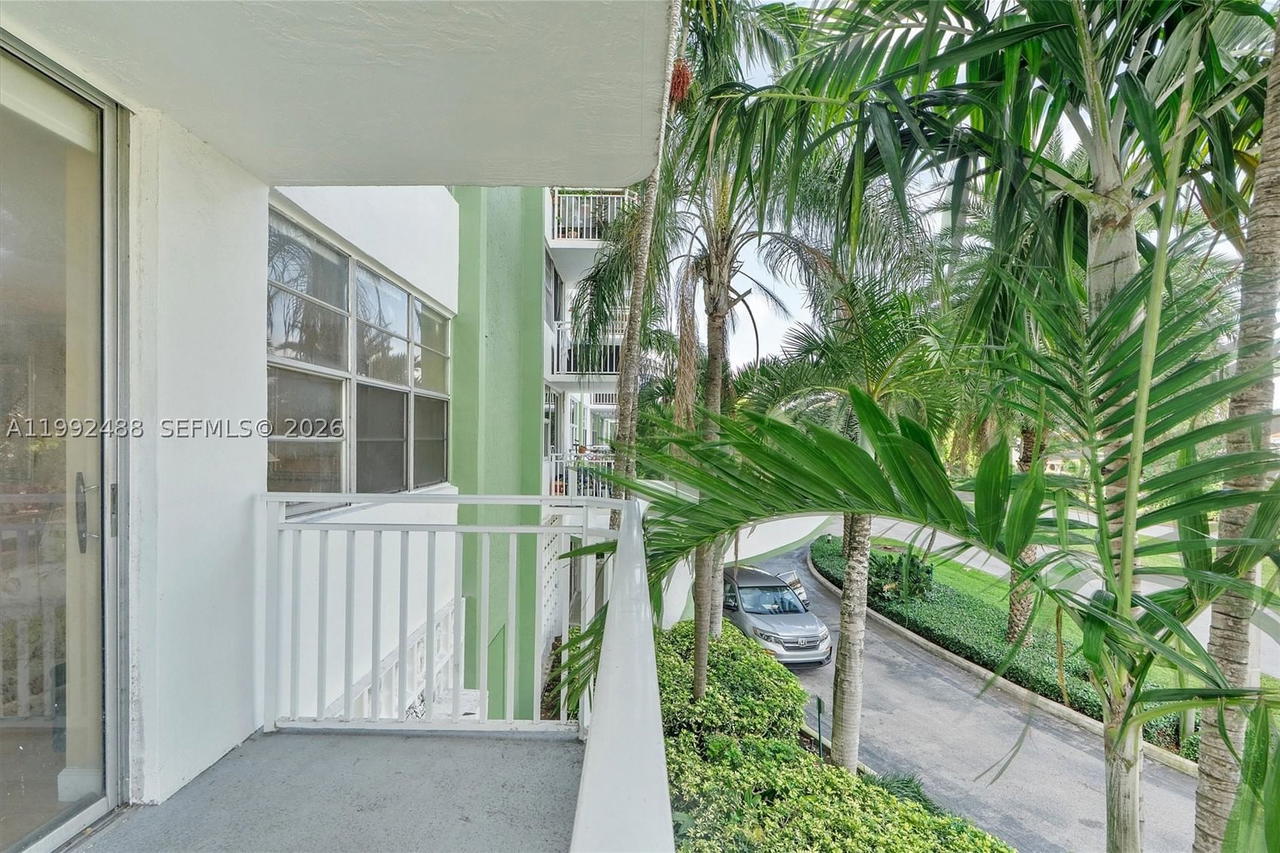 Real estate property located at 2100 Sans Souci Blvd B111, Miami-dade, Bayview Towers Condo Sout, North Miami, FL
