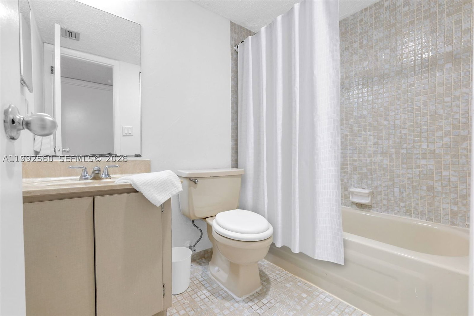 Real estate property located at 1021 Mockingbird Ln #302, Broward, Manaranda Village Condo, Plantation, FL