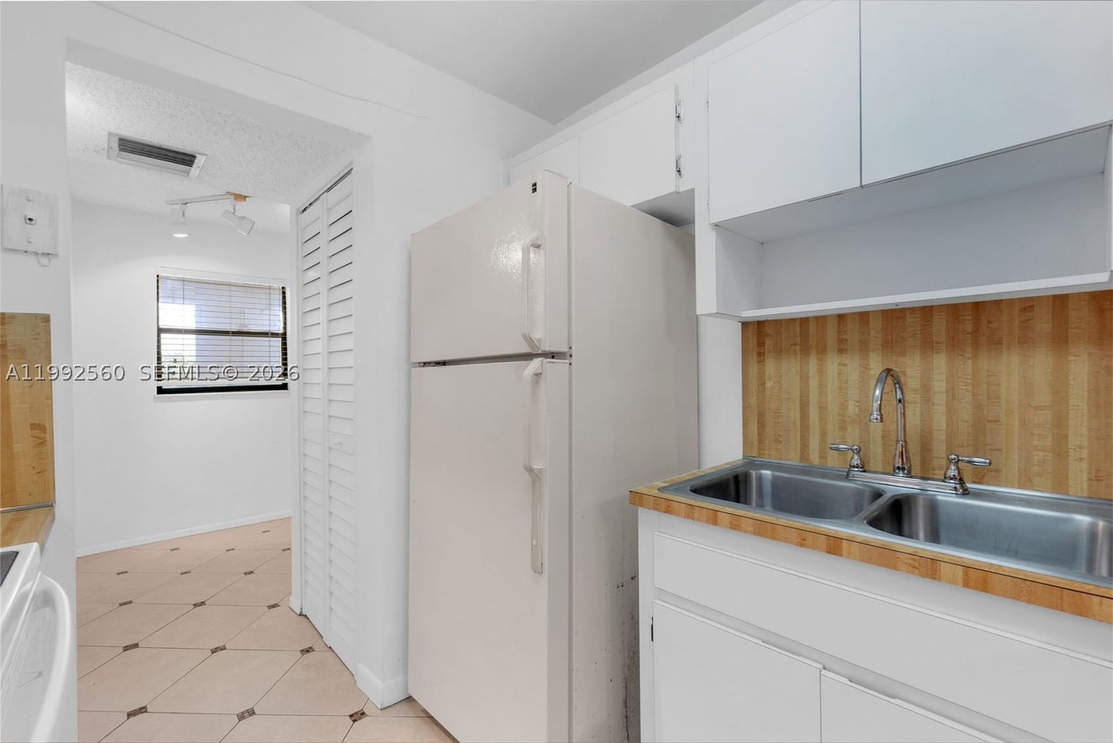 Real estate property located at 1021 Mockingbird Ln #302, Broward, Manaranda Village Condo, Plantation, FL