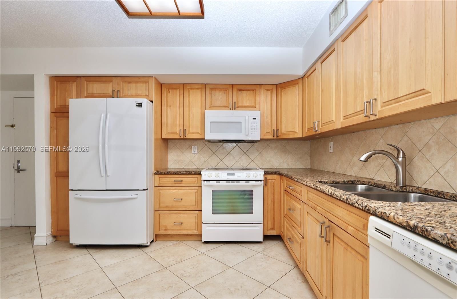 Real estate property located at 3500 Mystic Pointe Dr #1207, Miami-dade, Mystic Pointe Tower 400 C, Aventura, FL
