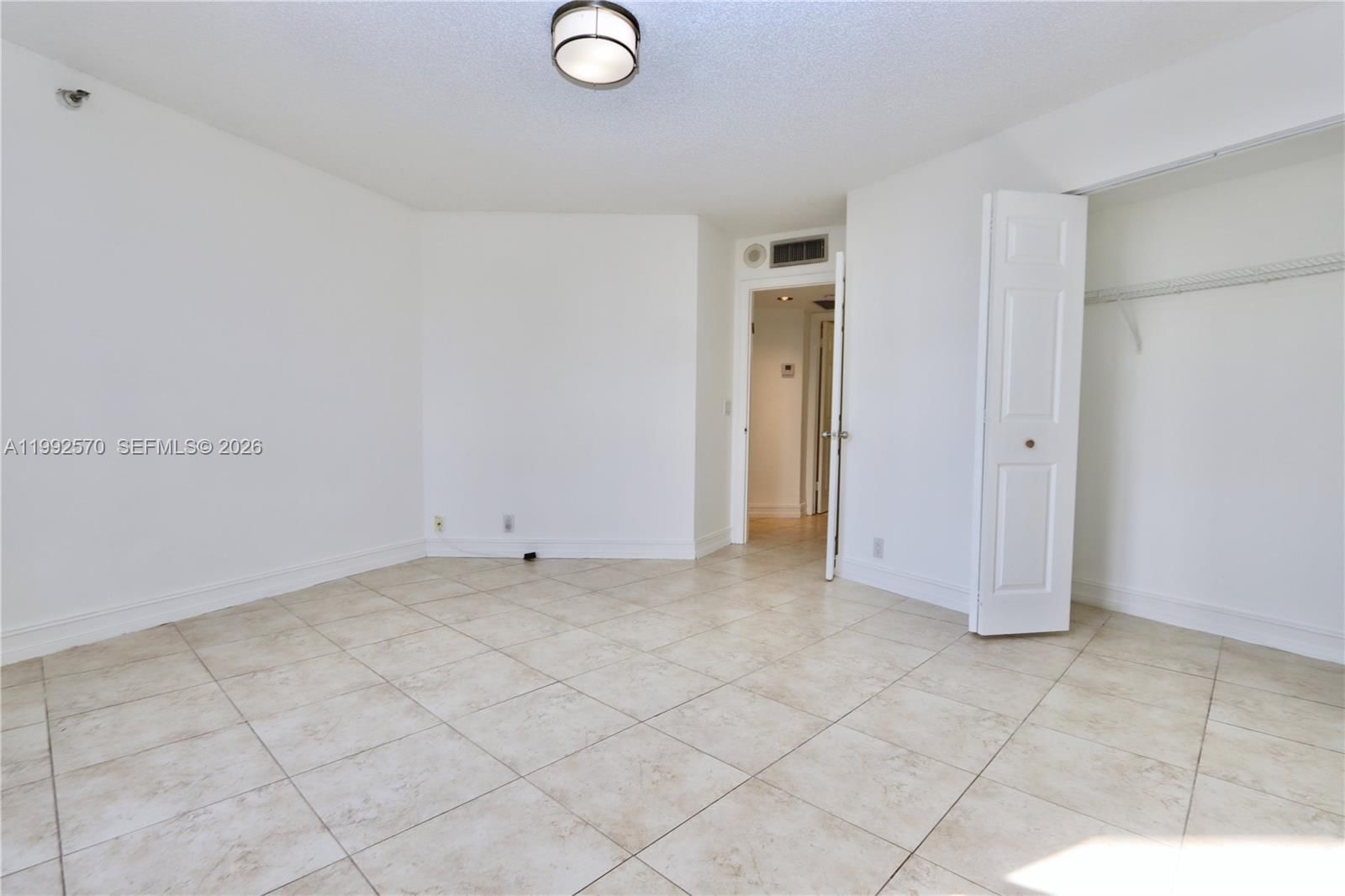 Real estate property located at 3500 Mystic Pointe Dr #1207, Miami-dade, Mystic Pointe Tower 400 C, Aventura, FL