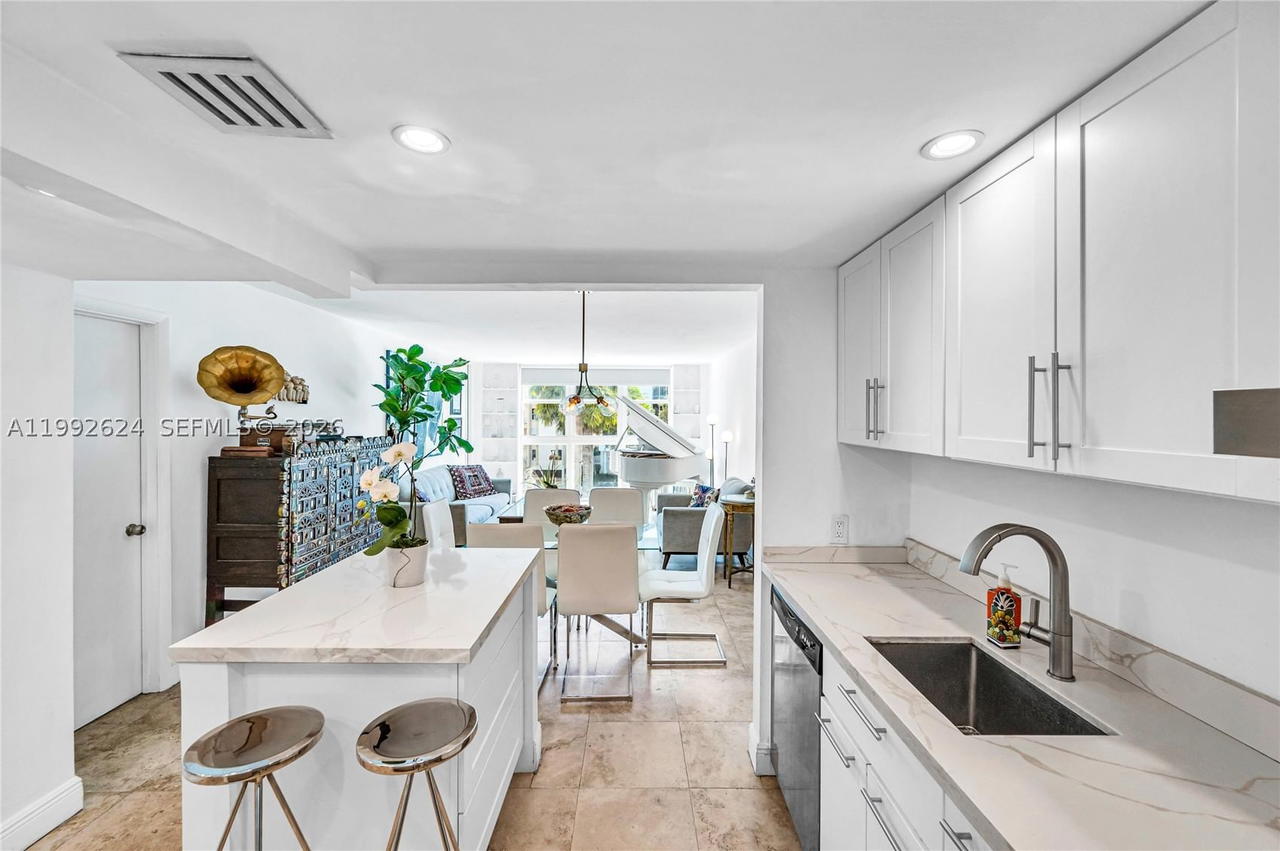 Real estate property located at 1228 West Ave #209, Miami-dade, Bayview Terr Condo, Miami Beach, FL