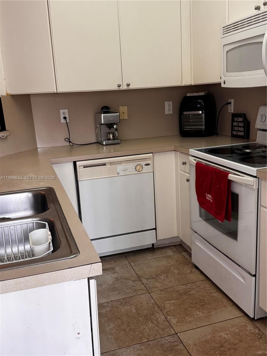 Real estate property located at 10723 85th Ter #2-38, Miami-dade, Leeward At Islands At Dor, Doral, FL