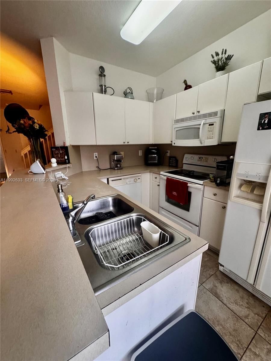 Real estate property located at 10723 85th Ter #2-38, Miami-dade, Leeward At Islands At Dor, Doral, FL