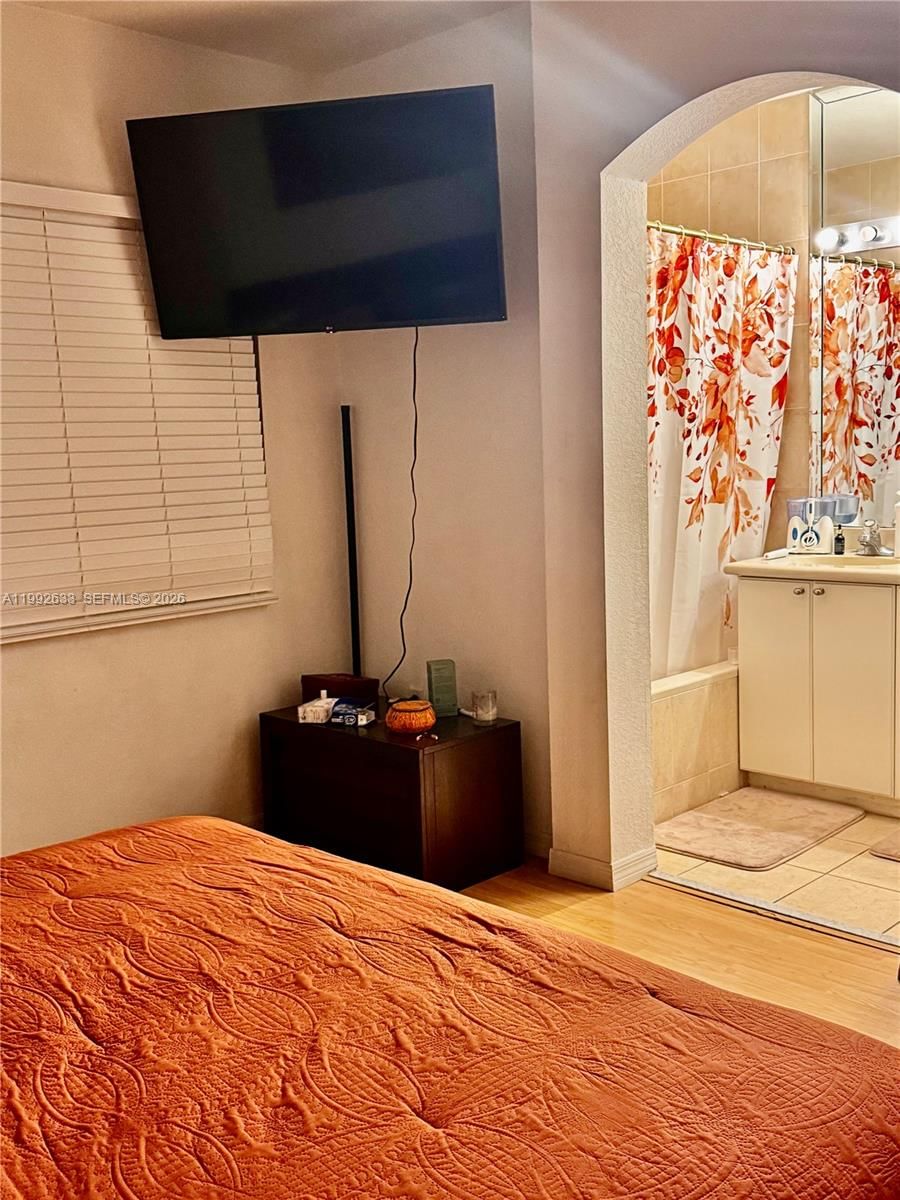 Real estate property located at 10723 85th Ter #2-38, Miami-dade, Leeward At Islands At Dor, Doral, FL