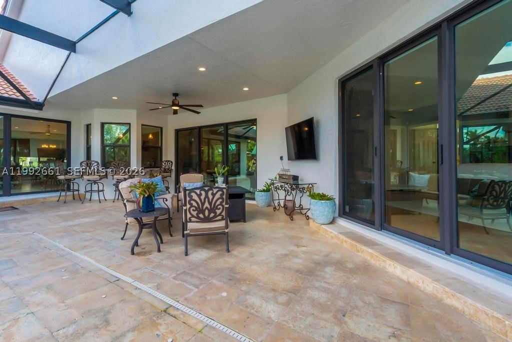 Real estate property located at 343 Coconut Cir, Broward, Sector 6, Weston, FL