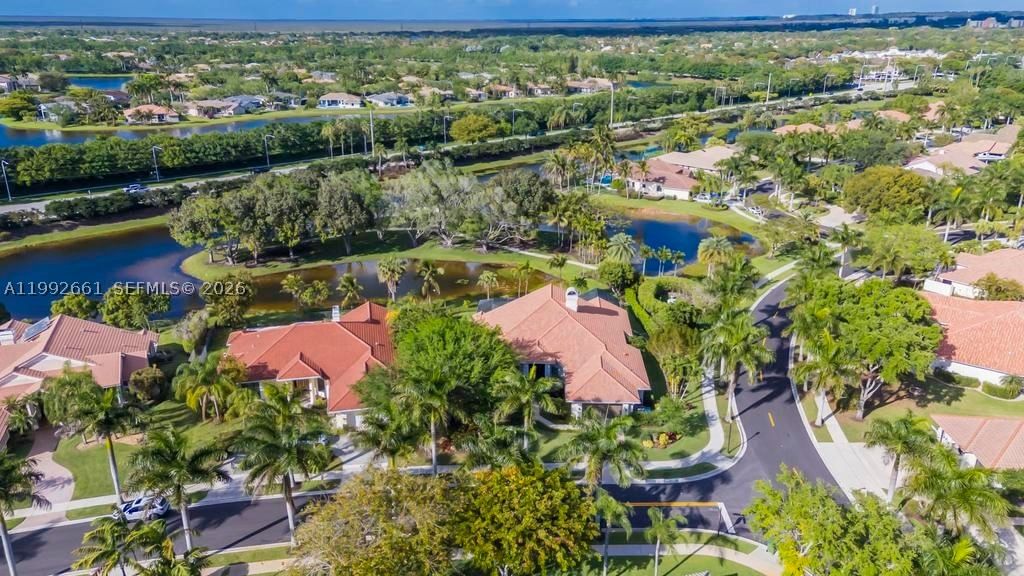 Real estate property located at 343 Coconut Cir, Broward, Sector 6, Weston, FL