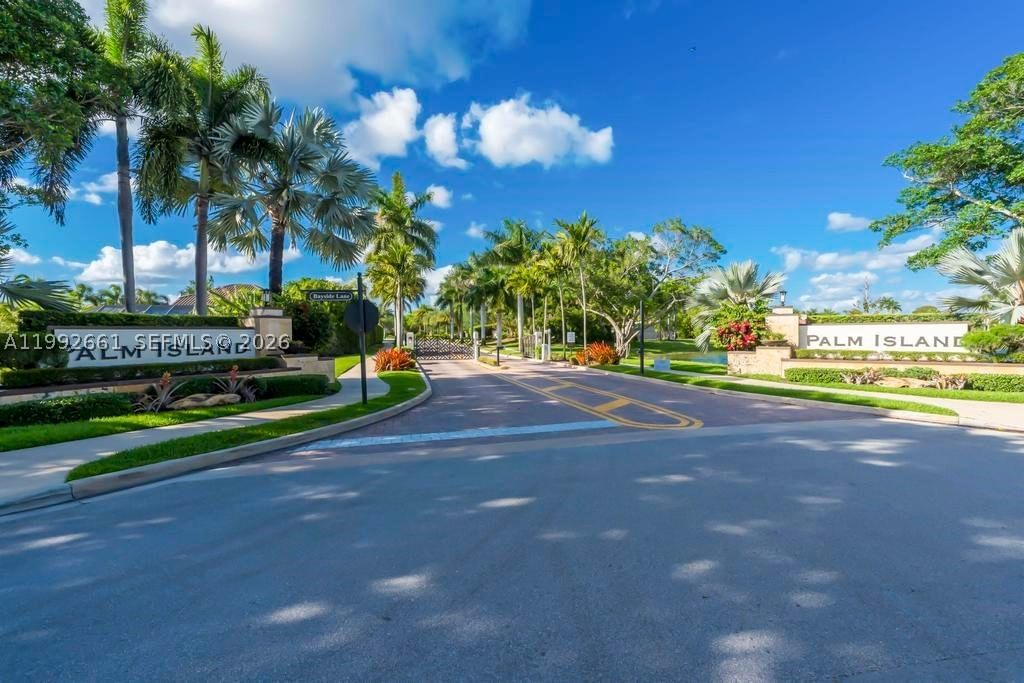 Real estate property located at 343 Coconut Cir, Broward, Sector 6, Weston, FL