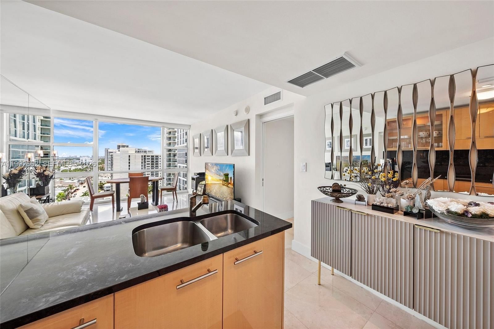 Real estate property located at 6801 Collins Ave #1414, Miami-dade, Central Carillon Beach Co, Miami Beach, FL