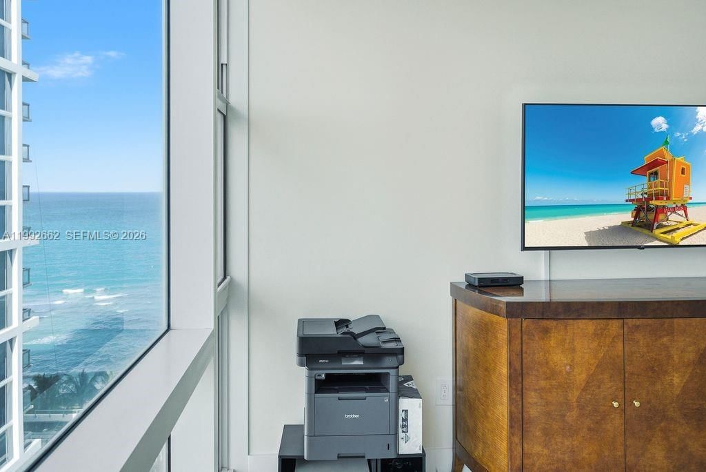 Real estate property located at 6801 Collins Ave #1414, Miami-dade, Central Carillon Beach Co, Miami Beach, FL