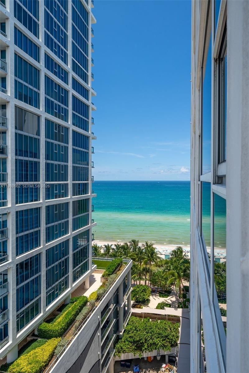 Real estate property located at 6801 Collins Ave #1414, Miami-dade, Central Carillon Beach Co, Miami Beach, FL