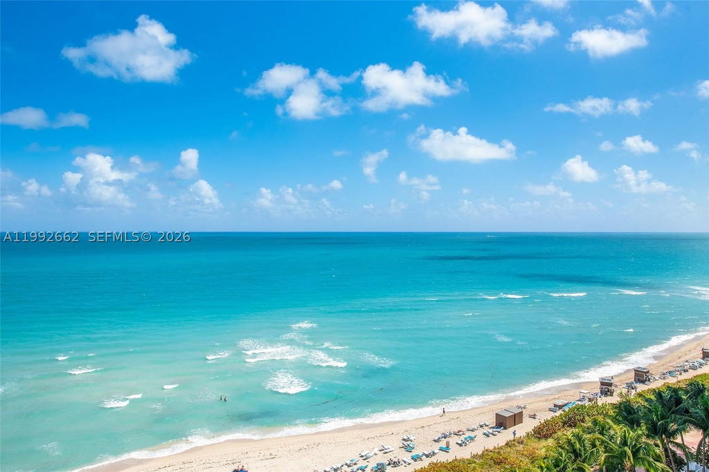Real estate property located at 6801 Collins Ave #1414, Miami-dade, Central Carillon Beach Co, Miami Beach, FL