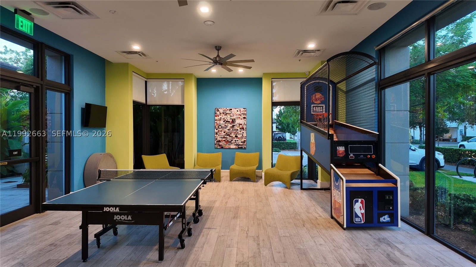Real estate property located at 8002 43rd St, Miami-dade, Canarias East, Doral, FL