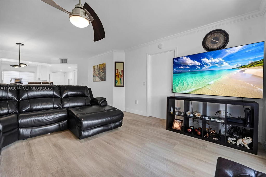 Real estate property located at 850 138th Ave #111D, Broward, Plymouth At Century Villa, Pembroke Pines, FL