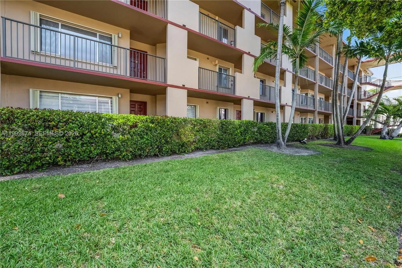 Real estate property located at 850 138th Ave #111D, Broward, Plymouth At Century Villa, Pembroke Pines, FL