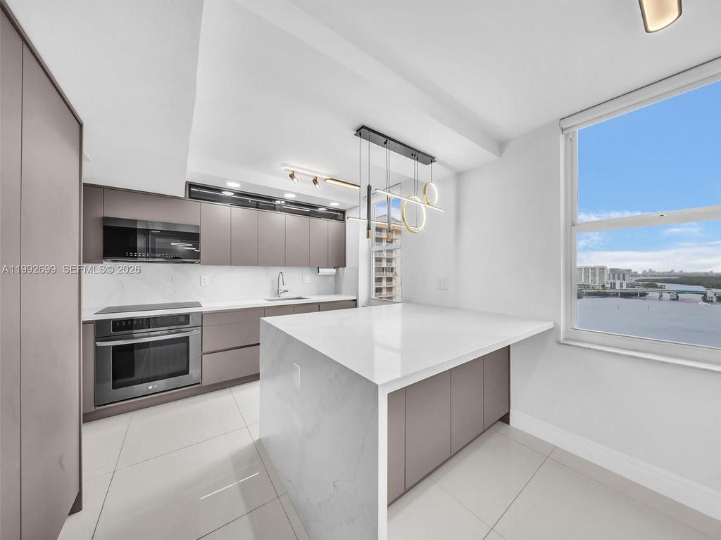 Real estate property located at 301 174th St #2004, Miami-dade, Winston Towers 500 Condo, Sunny Isles Beach, FL
