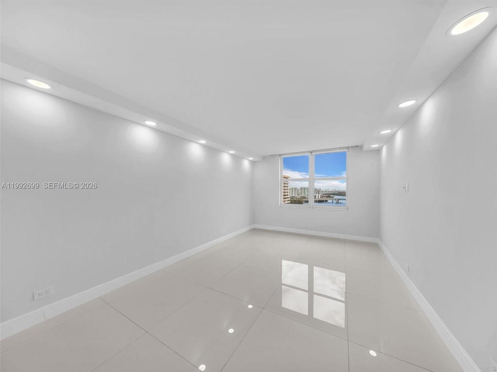 Real estate property located at 301 174th St #2004, Miami-dade, Winston Towers 500 Condo, Sunny Isles Beach, FL
