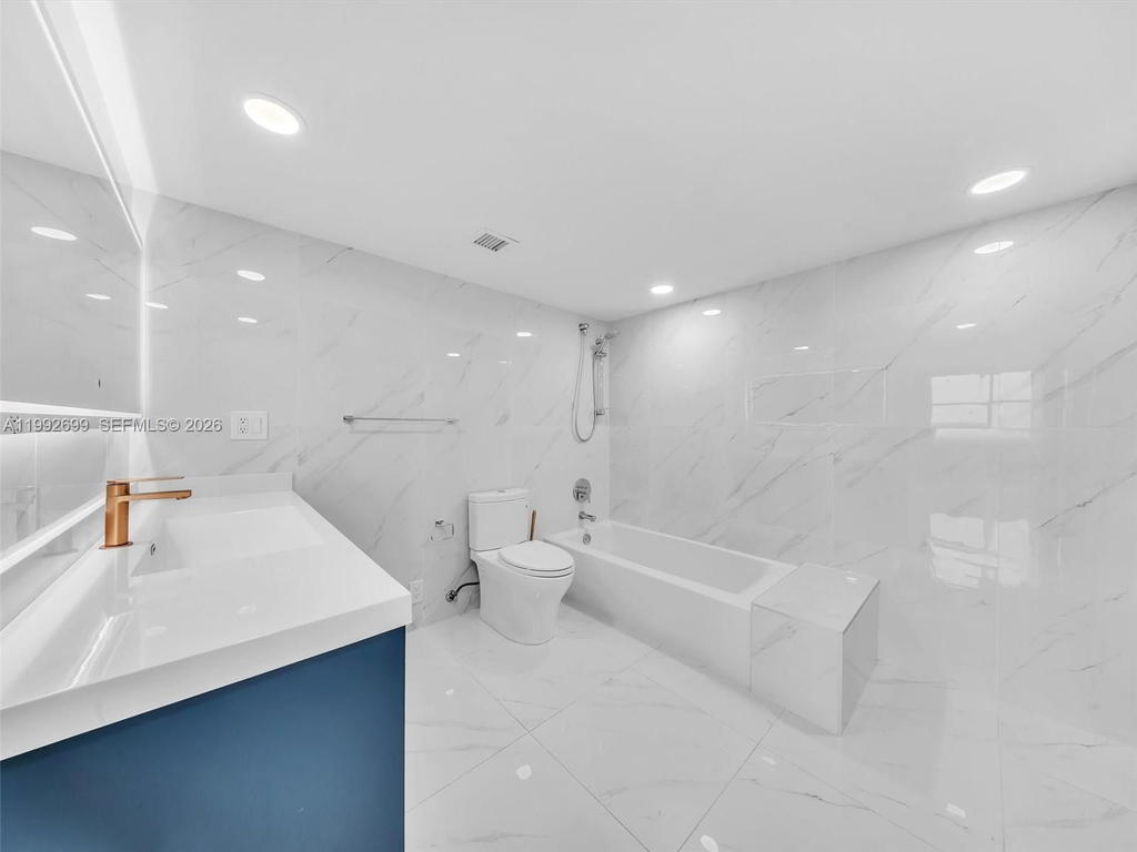 Real estate property located at 301 174th St #2004, Miami-dade, Winston Towers 500 Condo, Sunny Isles Beach, FL