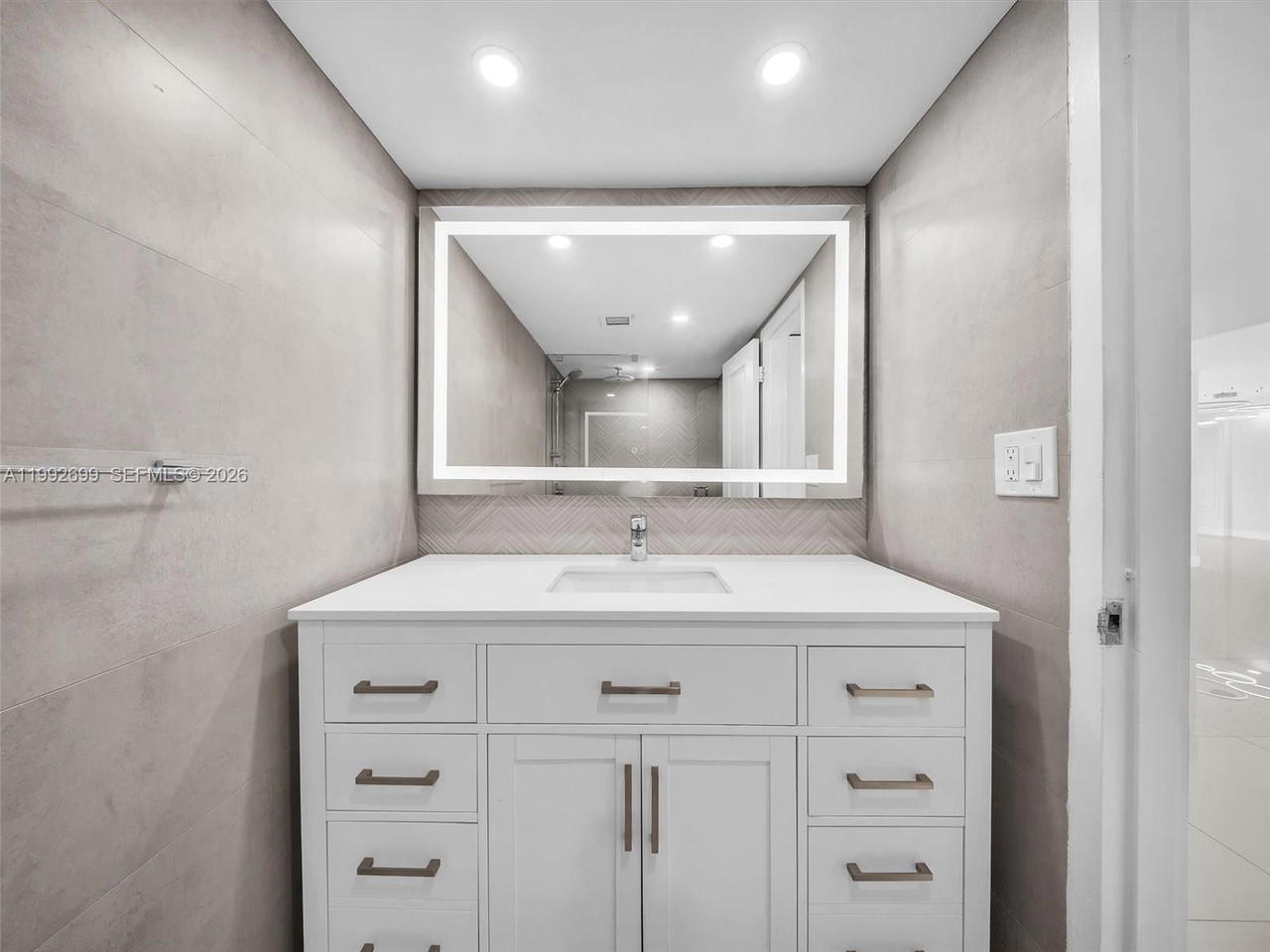 Real estate property located at 301 174th St #2004, Miami-dade, Winston Towers 500 Condo, Sunny Isles Beach, FL