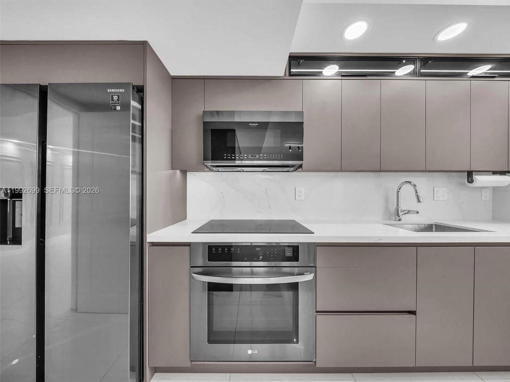Real estate property located at 301 174th St #2004, Miami-dade, Winston Towers 500 Condo, Sunny Isles Beach, FL