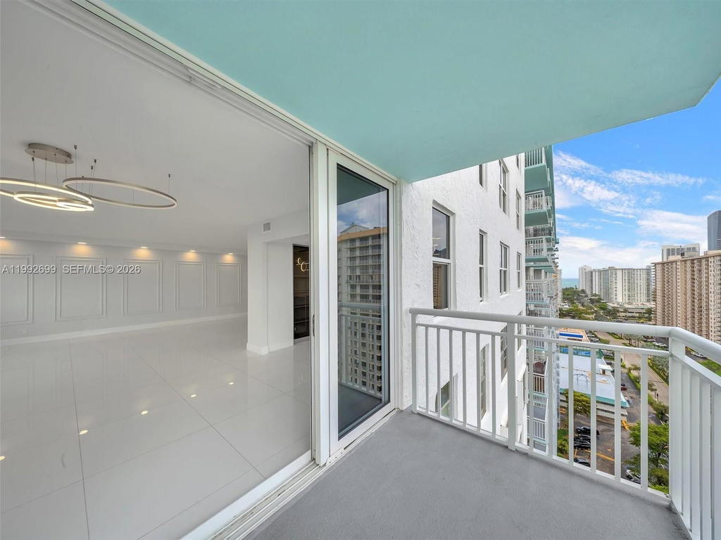 Real estate property located at 301 174th St #2004, Miami-dade, Winston Towers 500 Condo, Sunny Isles Beach, FL