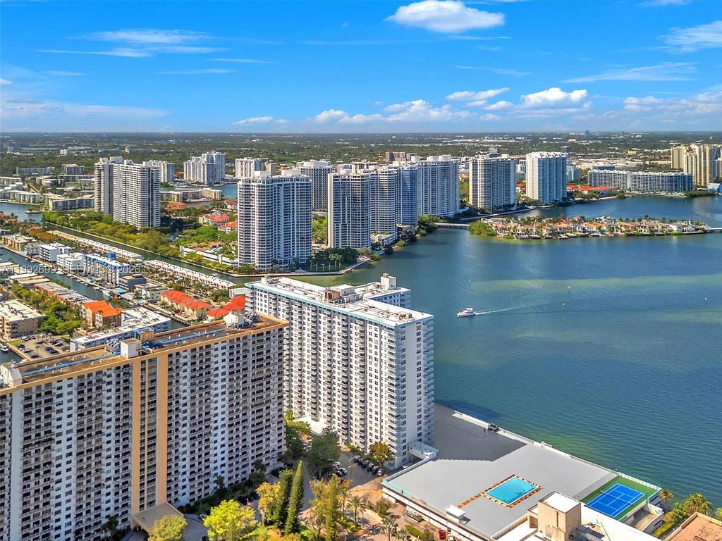 Real estate property located at 301 174th St #2004, Miami-dade, Winston Towers 500 Condo, Sunny Isles Beach, FL