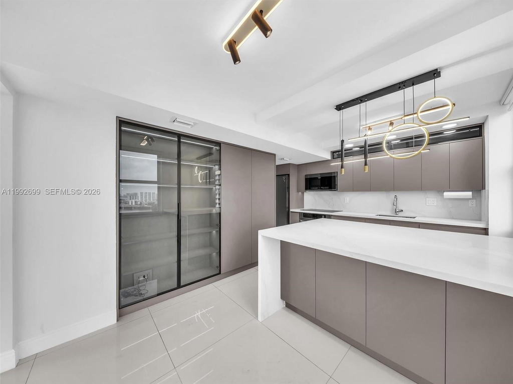 Real estate property located at 301 174th St #2004, Miami-dade, Winston Towers 500 Condo, Sunny Isles Beach, FL