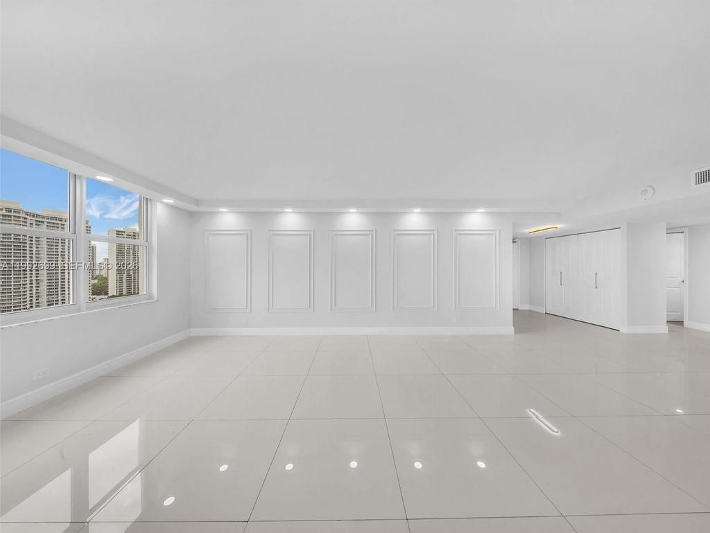 Real estate property located at 301 174th St #2004, Miami-dade, Winston Towers 500 Condo, Sunny Isles Beach, FL