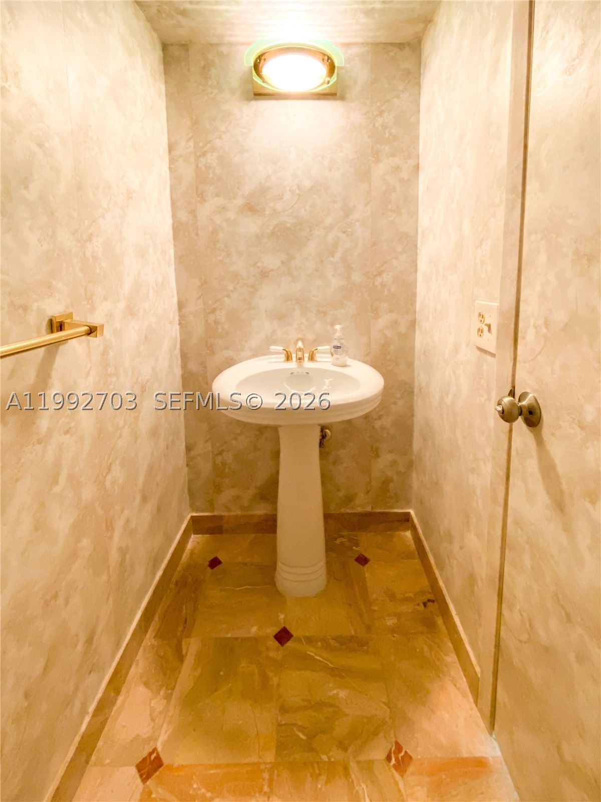 Real estate property located at 9800 Bay Harbor Dr #602, Miami-dade, Guildford Condo, Bay Harbor Islands, FL