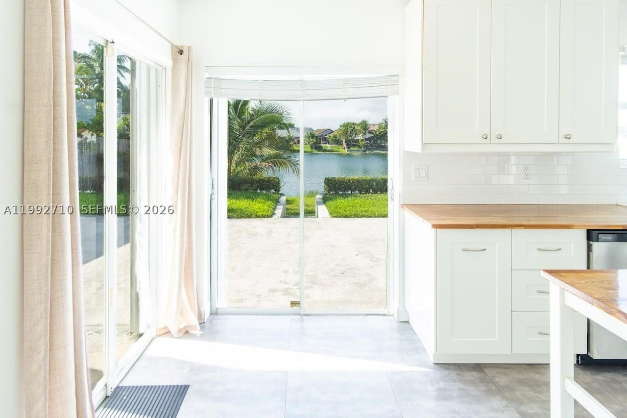 Real estate property located at 15511 59th St, Miami-dade, Westwind Lakes Sec 6, Miami, FL