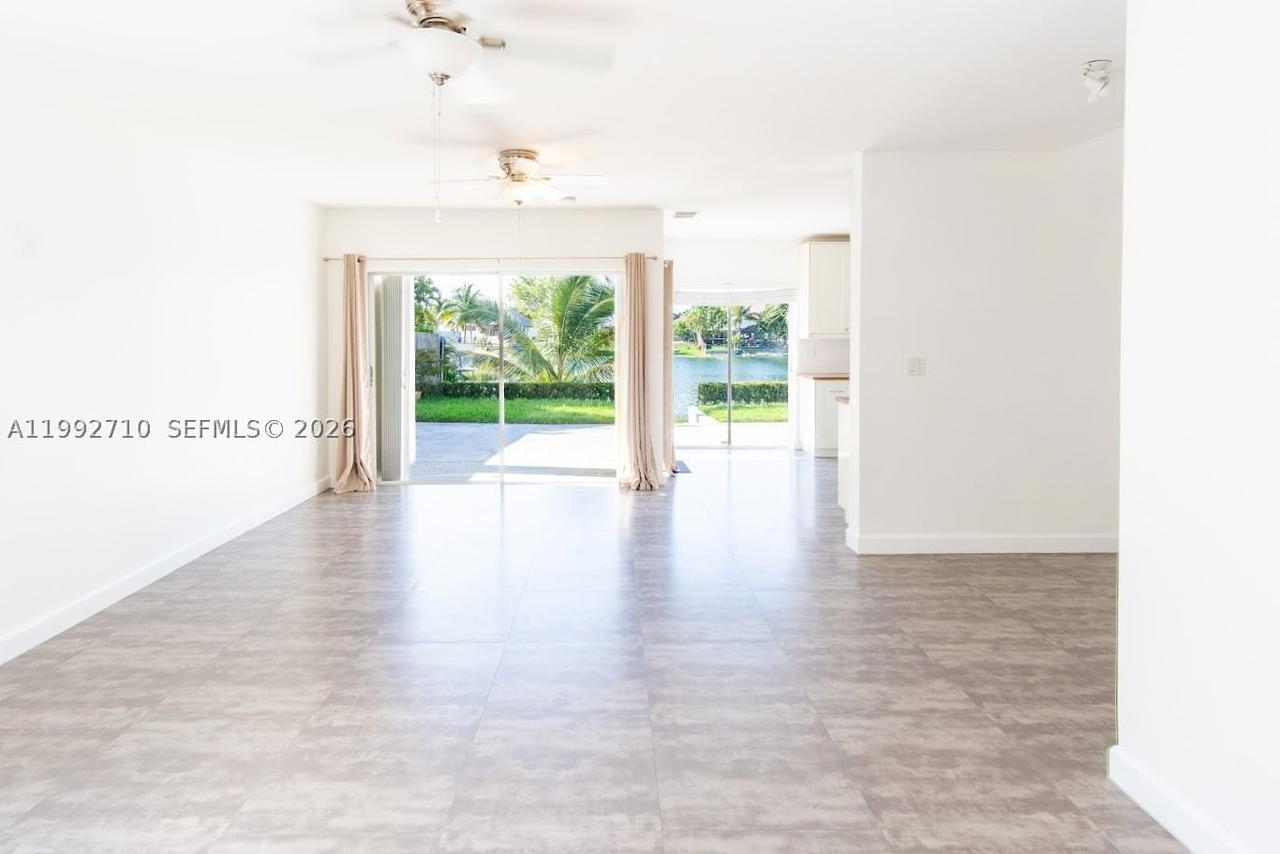 Real estate property located at 15511 59th St, Miami-dade, Westwind Lakes Sec 6, Miami, FL