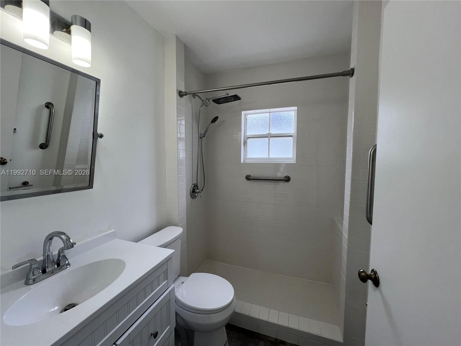 Real estate property located at 15511 59th St, Miami-dade, Westwind Lakes Sec 6, Miami, FL