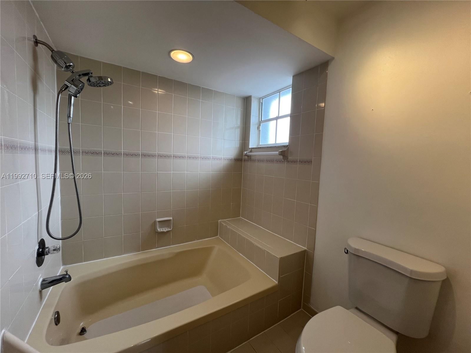 Real estate property located at 15511 59th St, Miami-dade, Westwind Lakes Sec 6, Miami, FL