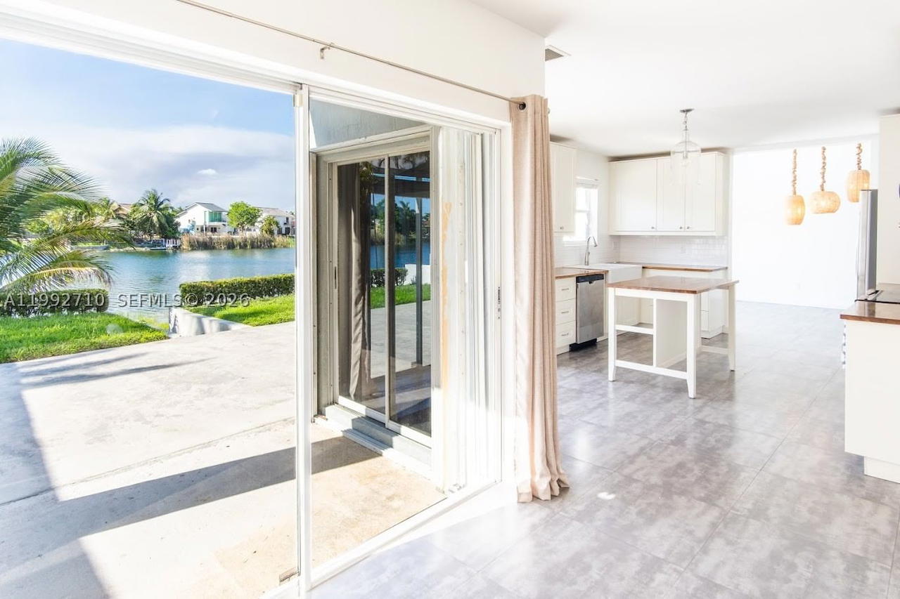Real estate property located at 15511 59th St, Miami-dade, Westwind Lakes Sec 6, Miami, FL