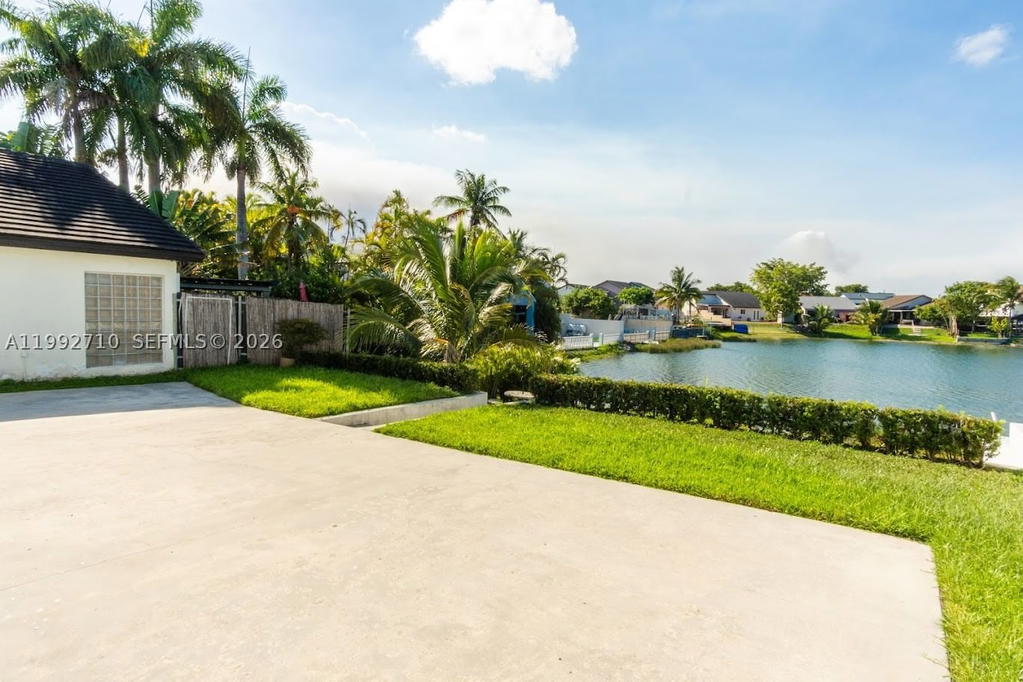 Real estate property located at 15511 59th St, Miami-dade, Westwind Lakes Sec 6, Miami, FL