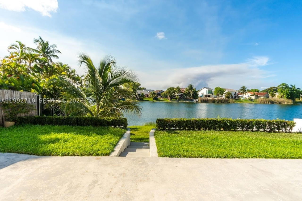 Real estate property located at 15511 59th St, Miami-dade, Westwind Lakes Sec 6, Miami, FL