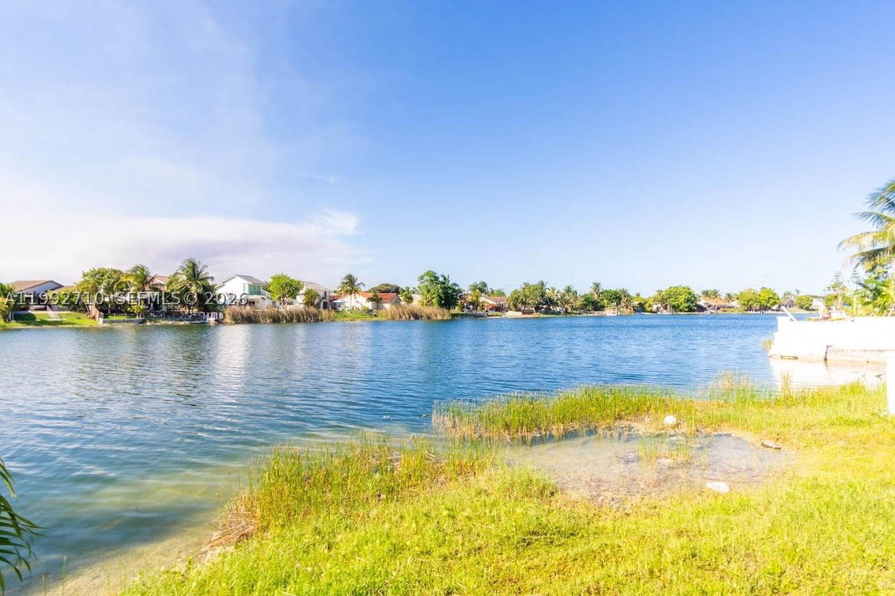 Real estate property located at 15511 59th St, Miami-dade, Westwind Lakes Sec 6, Miami, FL