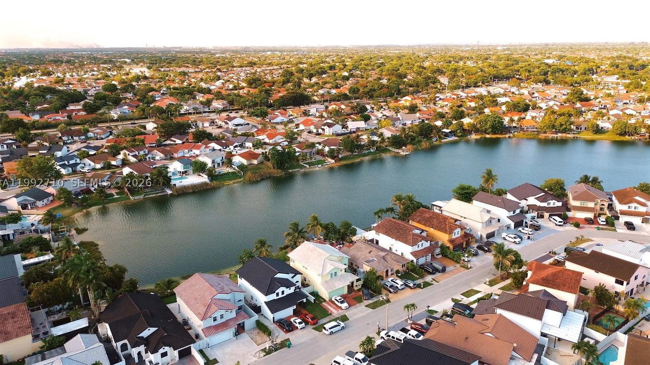 Real estate property located at 15511 59th St, Miami-dade, Westwind Lakes Sec 6, Miami, FL