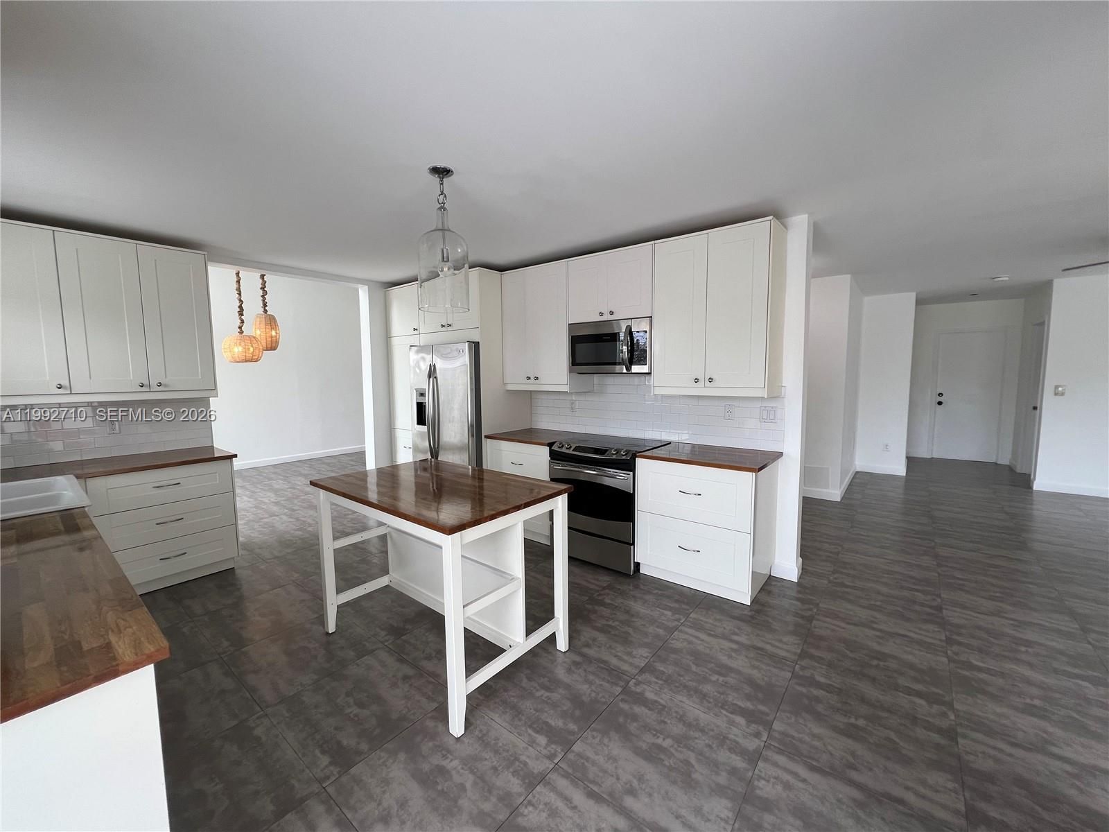 Real estate property located at 15511 59th St, Miami-dade, Westwind Lakes Sec 6, Miami, FL