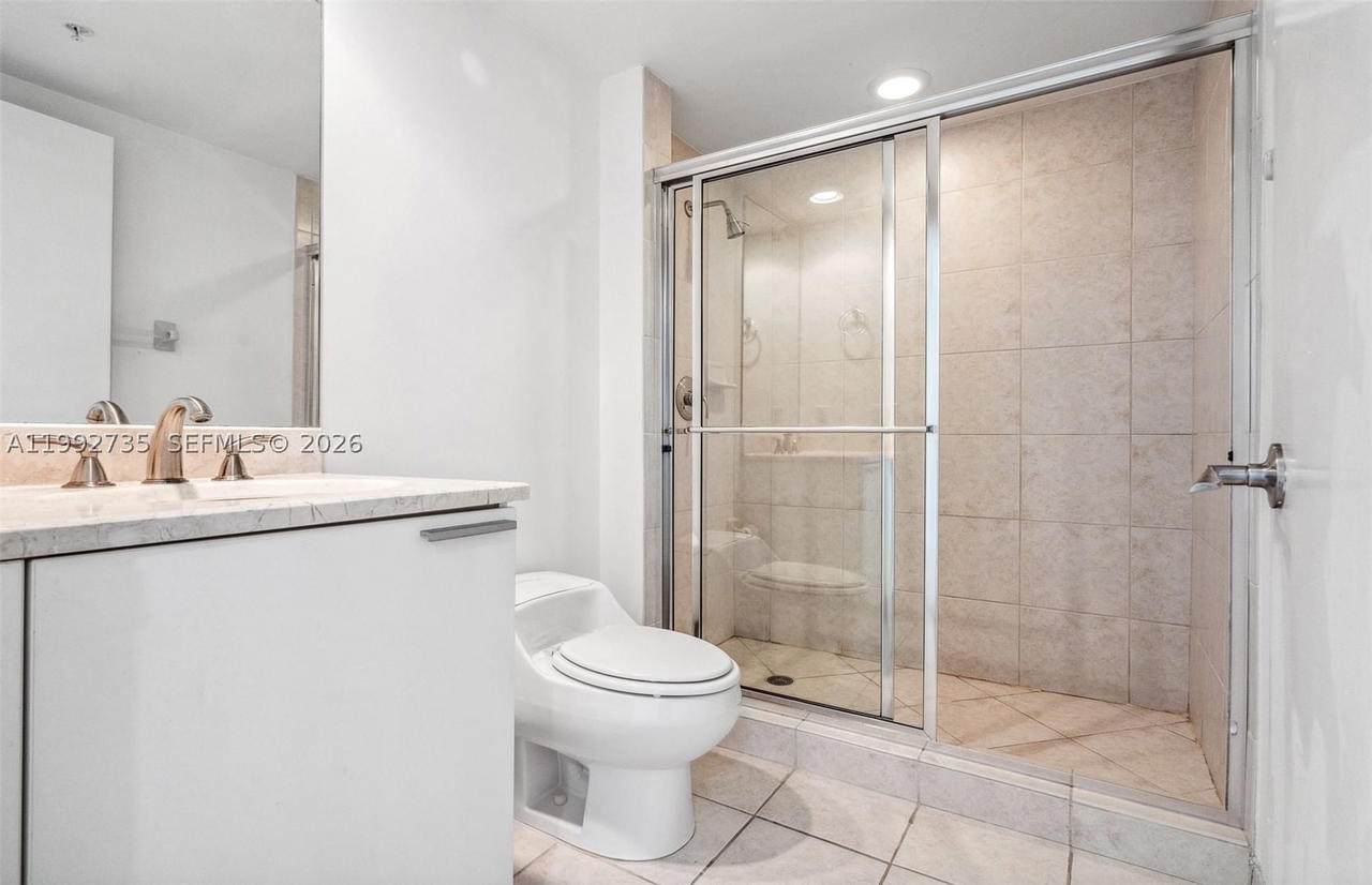 Real estate property located at 14951 Royal Oaks Ln #1706, Miami-dade, The Oaks I Condo, North Miami, FL