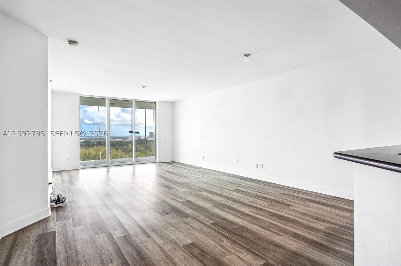 Real estate property located at 14951 Royal Oaks Ln #1706, Miami-dade, The Oaks I Condo, North Miami, FL