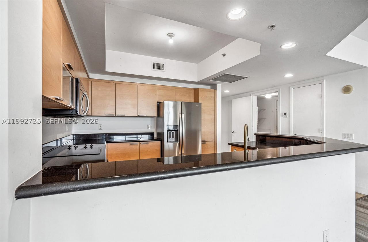 Real estate property located at 14951 Royal Oaks Ln #1706, Miami-dade, The Oaks I Condo, North Miami, FL