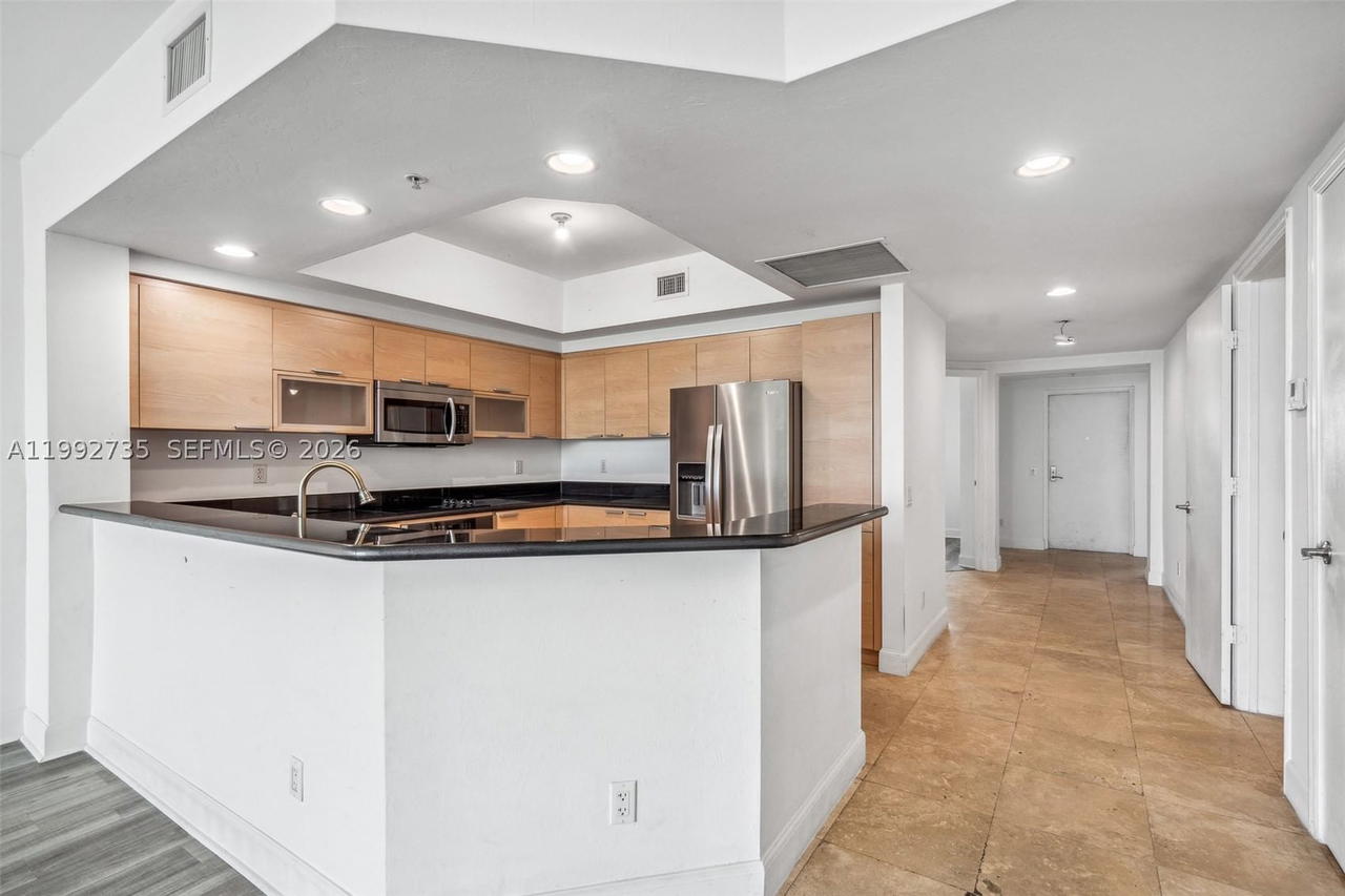 Real estate property located at 14951 Royal Oaks Ln #1706, Miami-dade, The Oaks I Condo, North Miami, FL