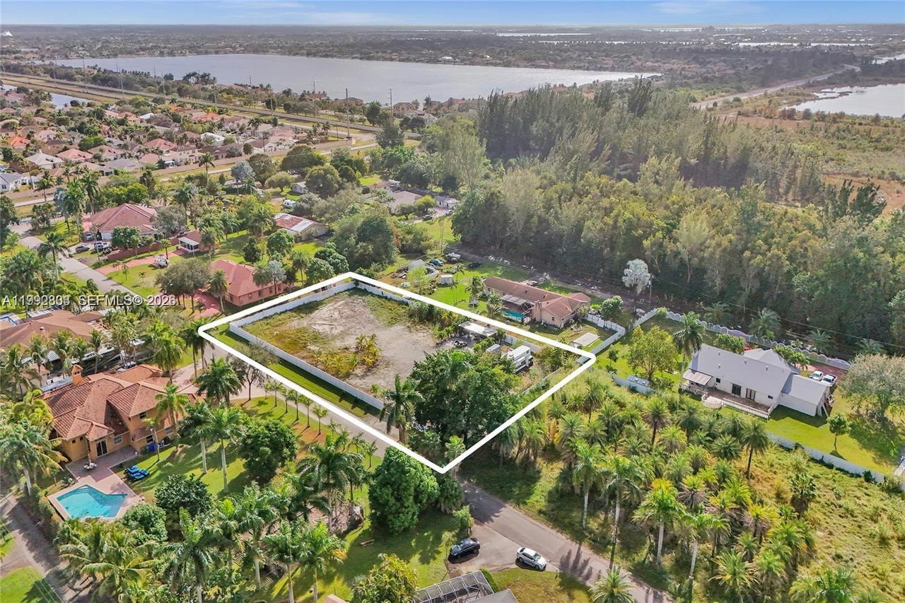 Real estate property located at 19730 14th St, Broward, Fla Fruit Lands Co Sub No, Pembroke Pines, FL