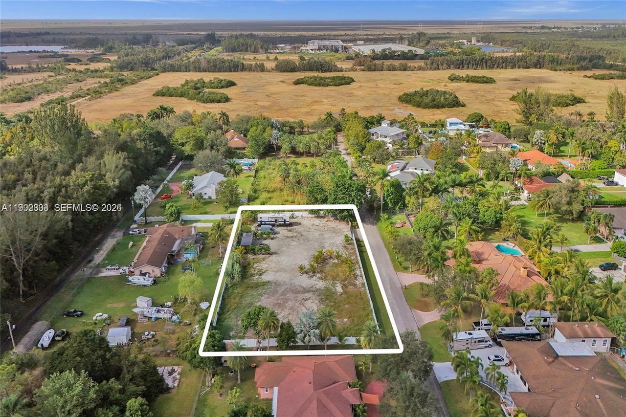 Real estate property located at 19730 14th St, Broward, Fla Fruit Lands Co Sub No, Pembroke Pines, FL