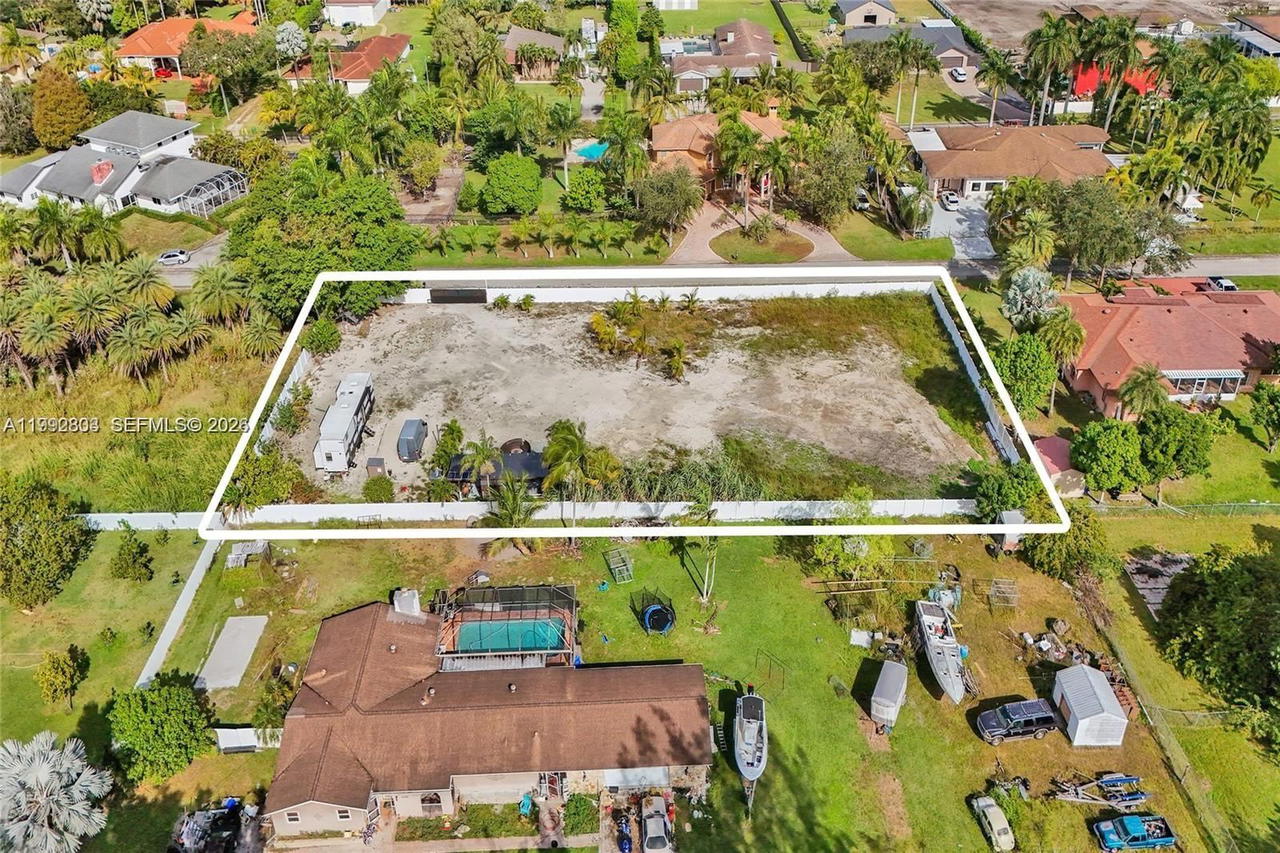 Real estate property located at 19730 14th St, Broward, Fla Fruit Lands Co Sub No, Pembroke Pines, FL