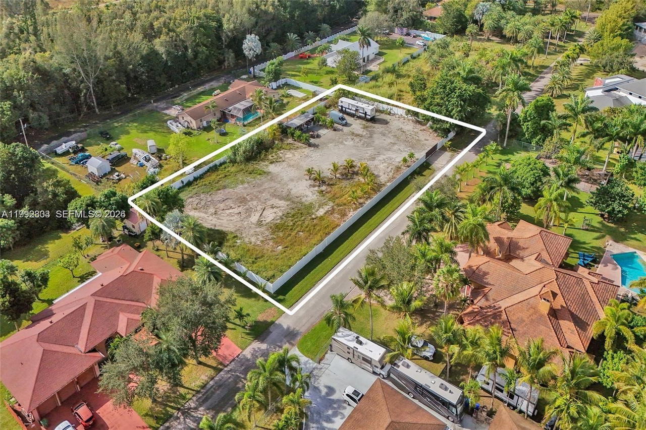 Real estate property located at 19730 14th St, Broward, Fla Fruit Lands Co Sub No, Pembroke Pines, FL