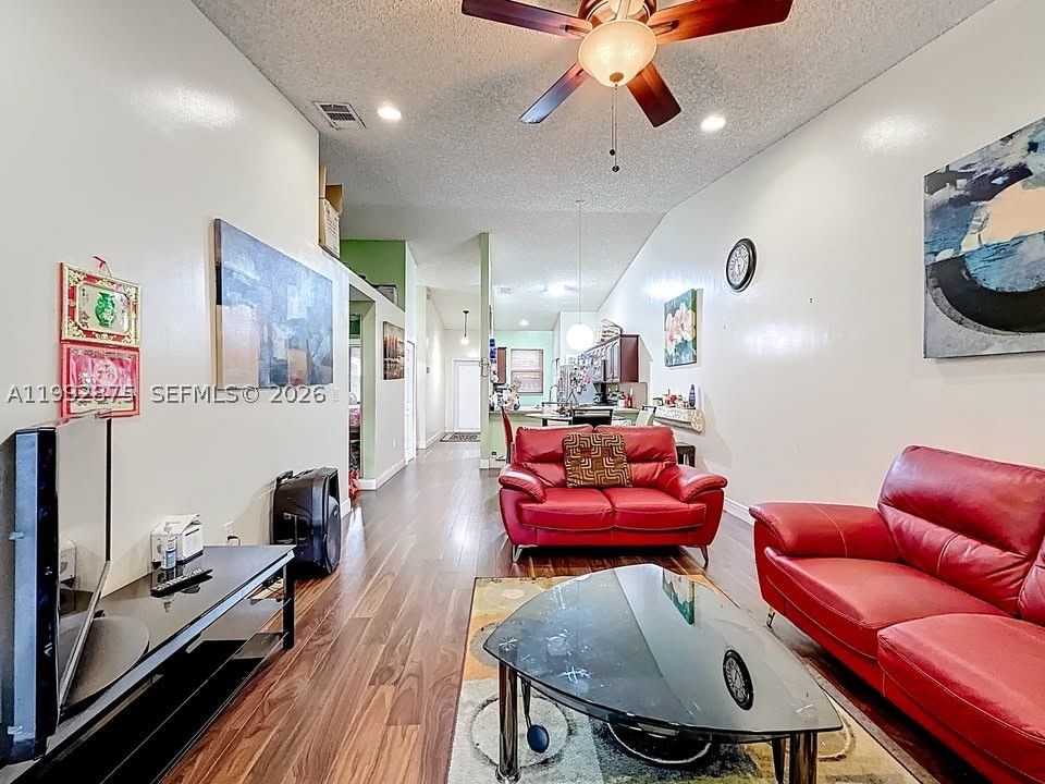 Real estate property located at 6722 192nd Ln, Miami-dade, Country Lake Manors Townh, Hialeah, FL