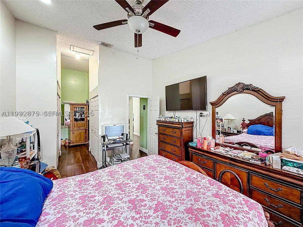 Real estate property located at 6722 192nd Ln, Miami-dade, Country Lake Manors Townh, Hialeah, FL